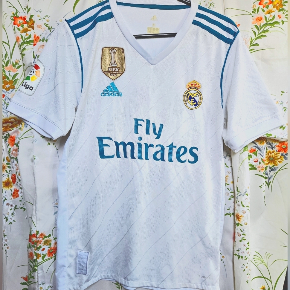 Fly Emirates soccer jersey (M)